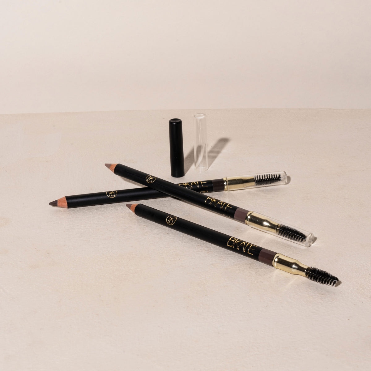 bkate, pro brow poederpotlood, ombre wenkbrauwpotlood, poeder wenkbrauwpotlood, vegan wenkbrauwpotlood, zacht wenkbrauwpotlood, cruelty-free wenkbrauwtool, glutenvrij wenkbrauwpotlood, Tatum tint, Scott tint, Leo tint
